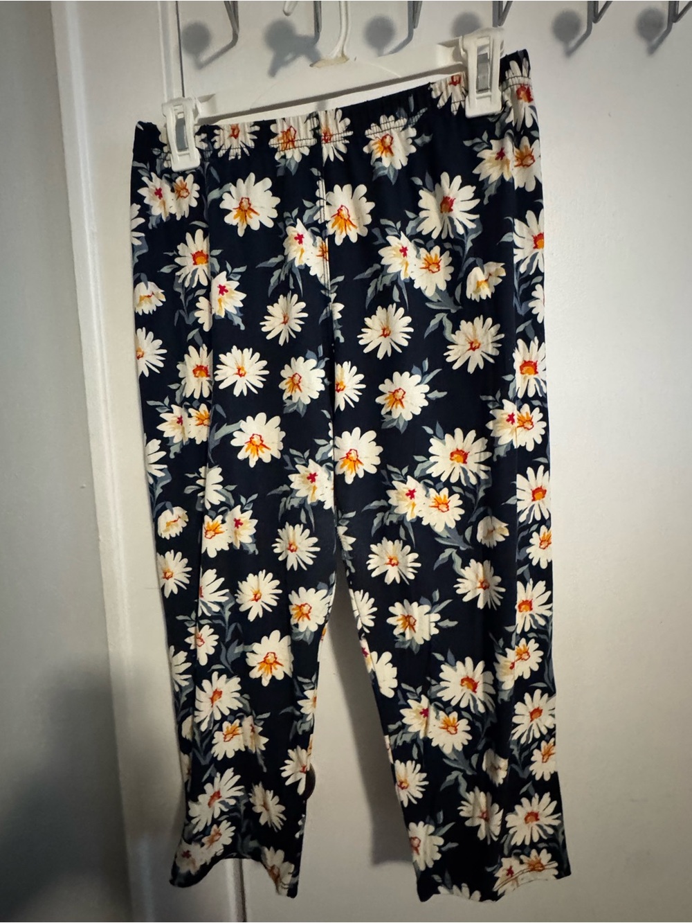Leggings Depot Navy Daisy Print Capri Leggings with Yellow Centers